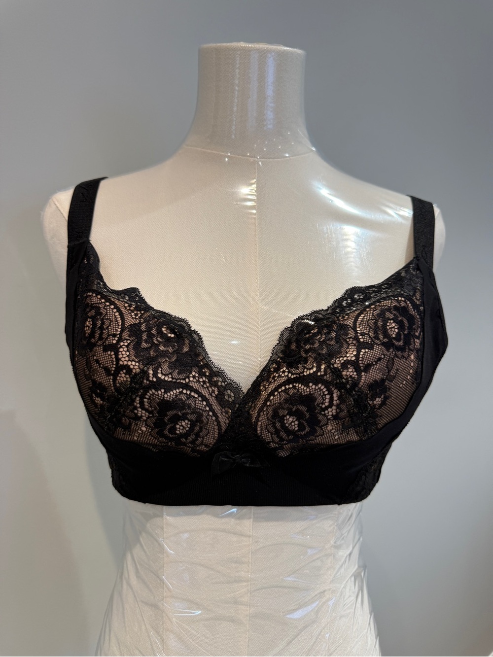 Lace Wireless Support Bra in Black - Women's Intimates